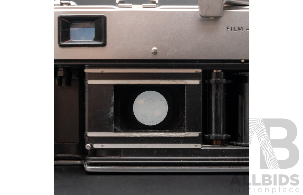 Minolta Hi-matic 7s with Rokkor 45mm F/1.8 Lens