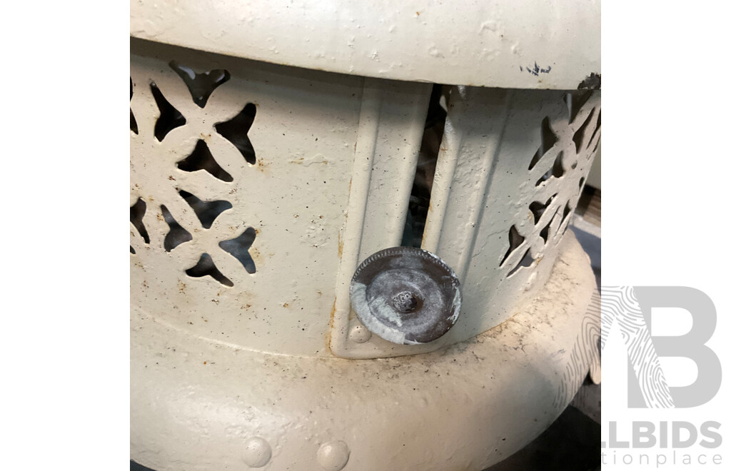 Vintage 1930 Valor 525R Kerosene Cooktop and Heater