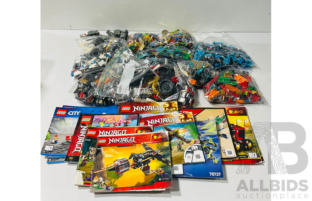Approximately 5kg of Loose LEGO and LEGO Instructions, Mostly Ninjago