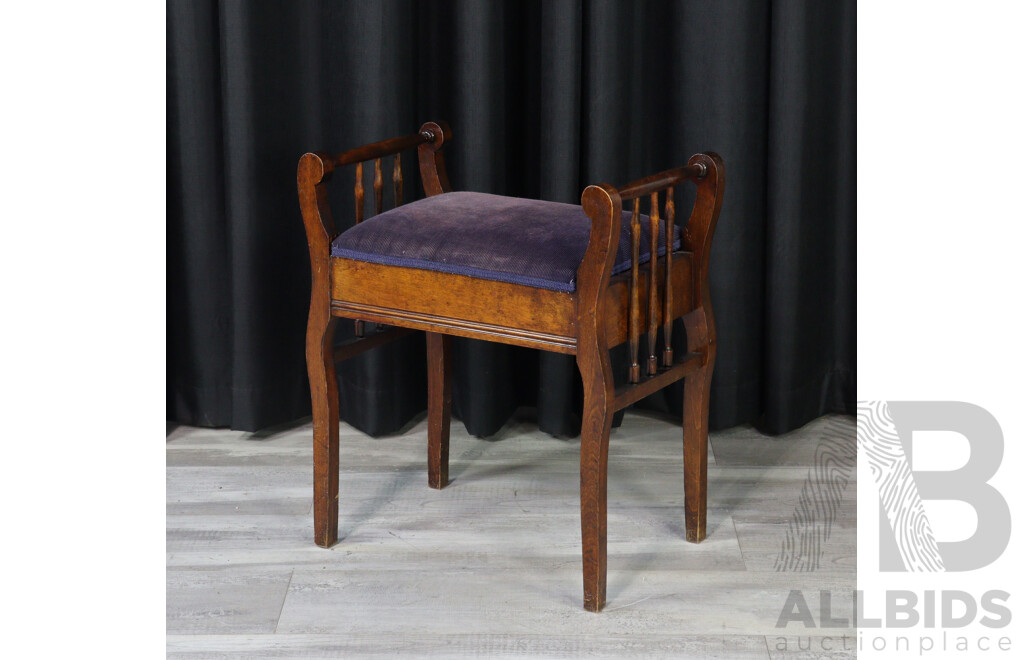 Oak Lift Top Piano Stool