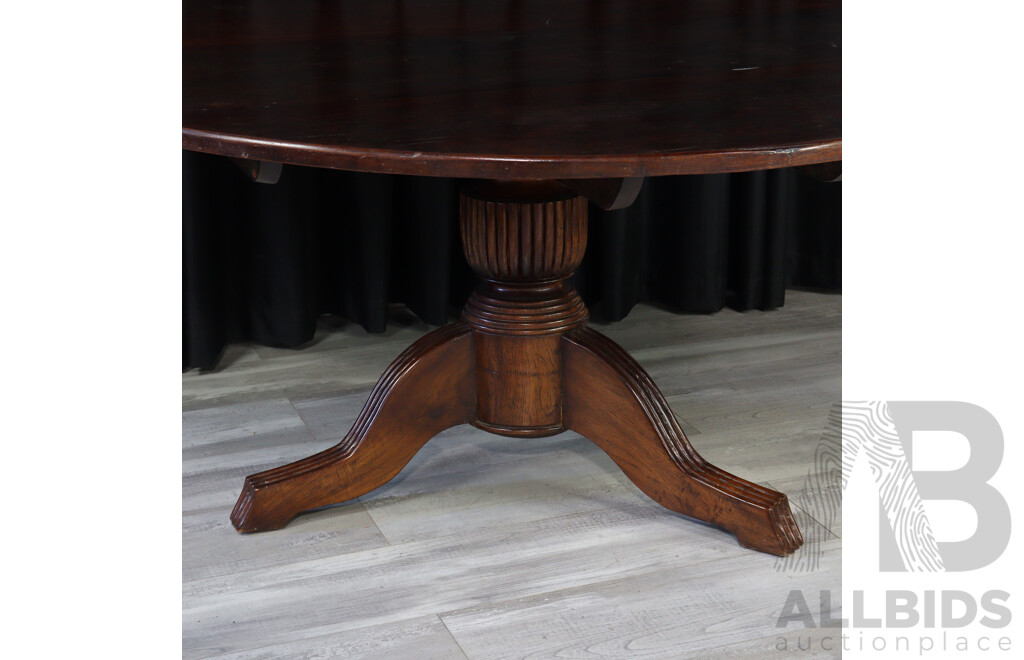 Farmhouse Round Oak Pedestal Dining Table