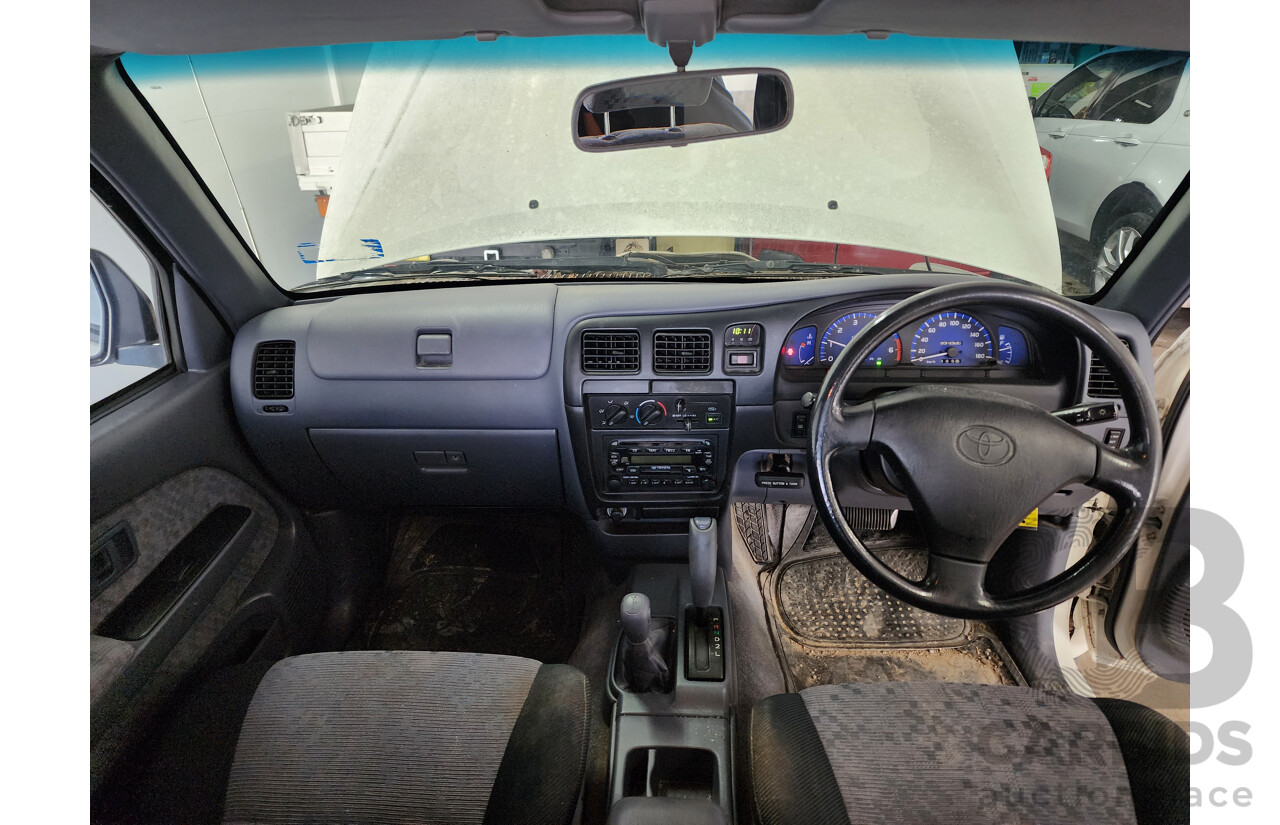 8/2004 Toyota Hilux SR5 (4x4) VZN167R Dual Cab P/Up White 3.4L