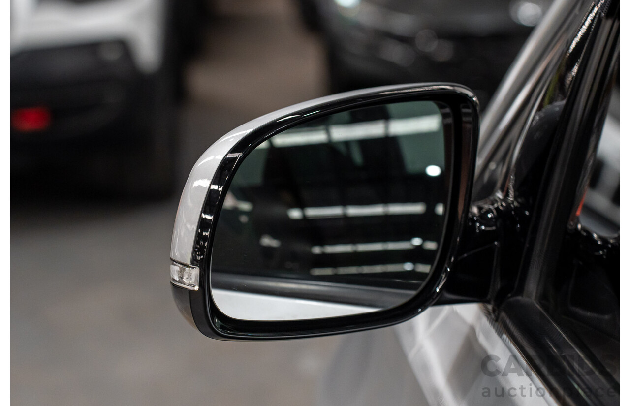 05/2019 Kia Carnival SLi YP PE MY19 4D Wagon Silky Silver Metallic Turbo Diesel 2.2L - 8 seater