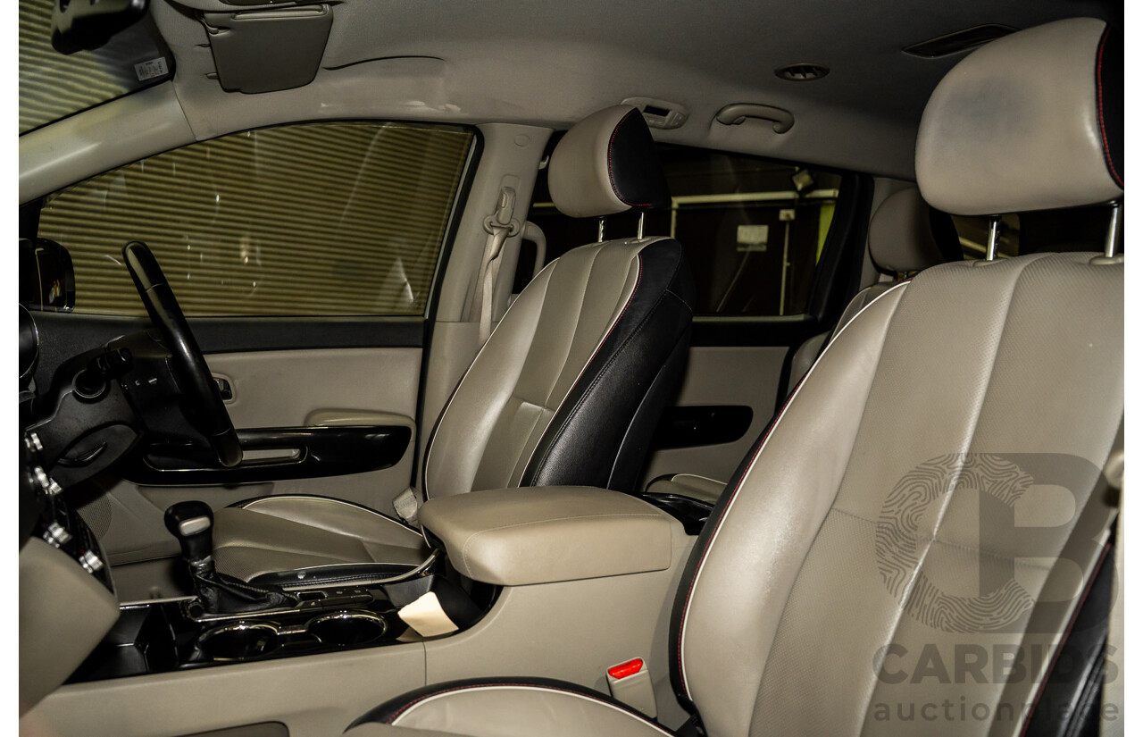 05/2019 Kia Carnival SLi YP PE MY19 4D Wagon Silky Silver Metallic Turbo Diesel 2.2L - 8 seater