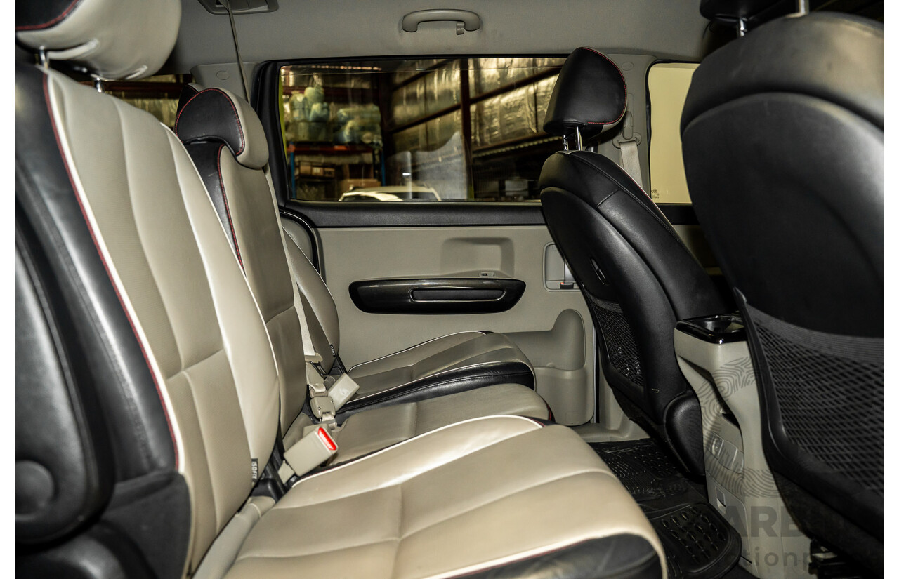 05/2019 Kia Carnival SLi YP PE MY19 4D Wagon Silky Silver Metallic Turbo Diesel 2.2L - 8 seater