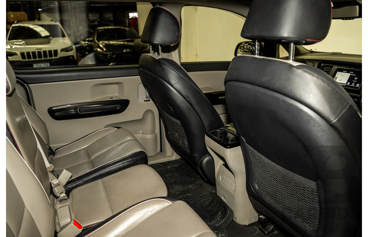 05/2019 Kia Carnival SLi YP PE MY19 4D Wagon Silky Silver Metallic Turbo Diesel 2.2L - 8 seater