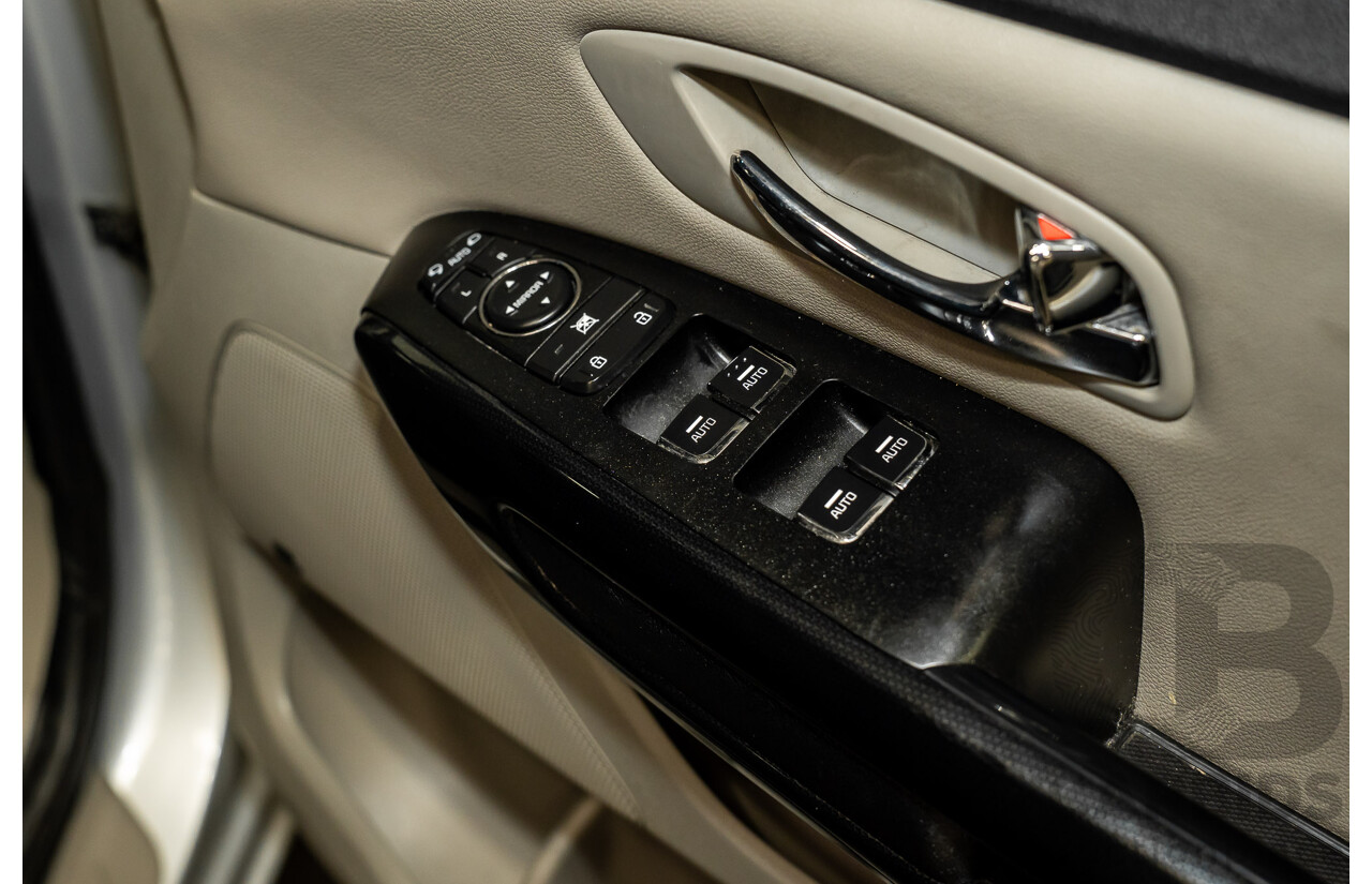 05/2019 Kia Carnival SLi YP PE MY19 4D Wagon Silky Silver Metallic Turbo Diesel 2.2L - 8 seater