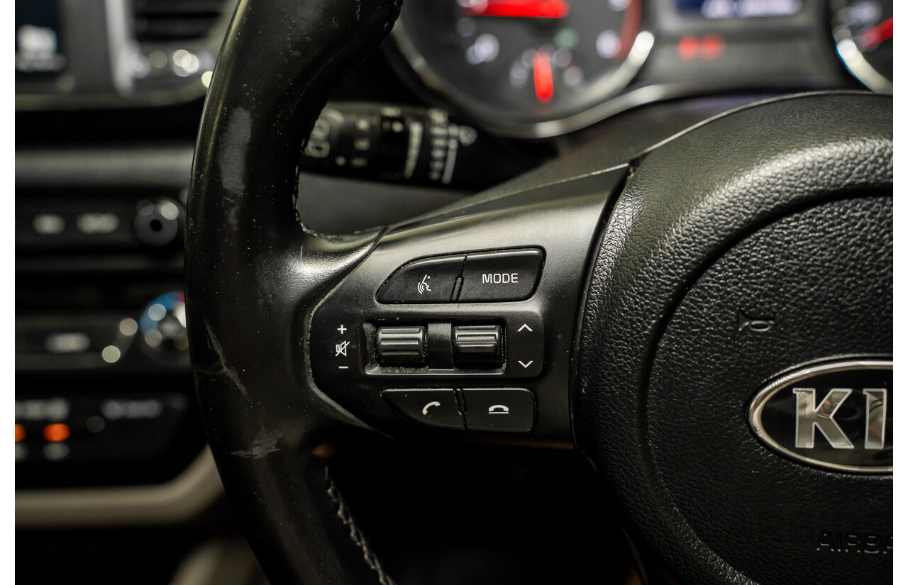 05/2019 Kia Carnival SLi YP PE MY19 4D Wagon Silky Silver Metallic Turbo Diesel 2.2L - 8 seater