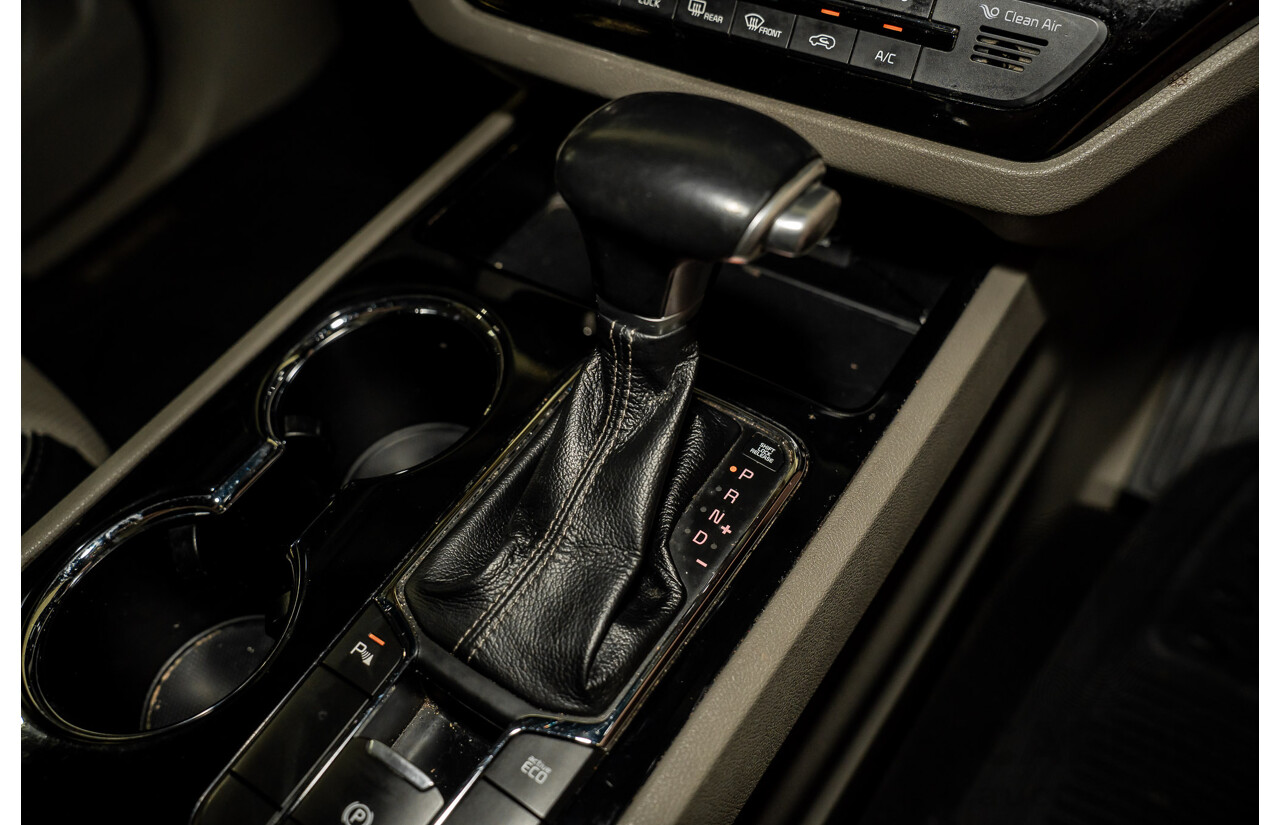 05/2019 Kia Carnival SLi YP PE MY19 4D Wagon Silky Silver Metallic Turbo Diesel 2.2L - 8 seater