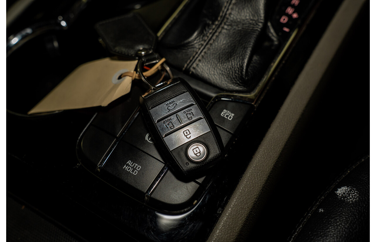 05/2019 Kia Carnival SLi YP PE MY19 4D Wagon Silky Silver Metallic Turbo Diesel 2.2L - 8 seater