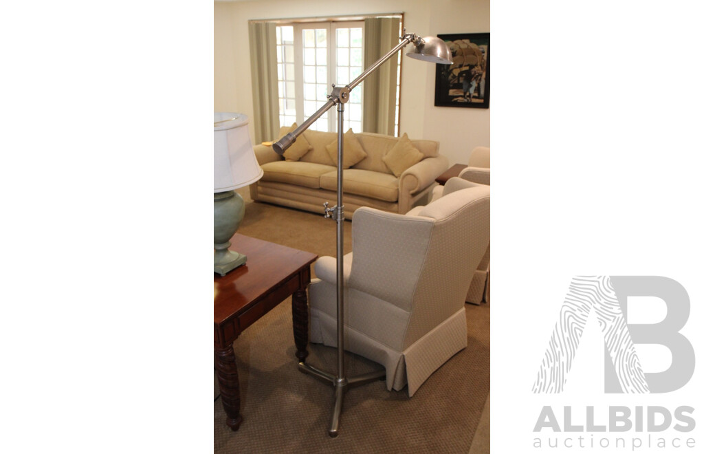 Studio Pivoting Task Lamp