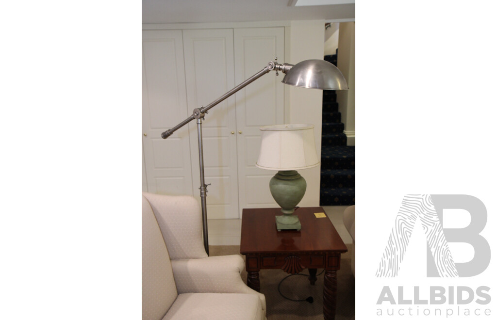 Studio Pivoting Task Lamp
