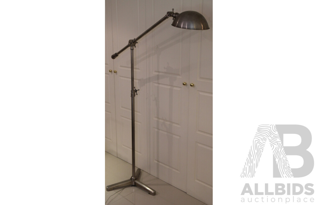 Studio Pivoting Task Lamp