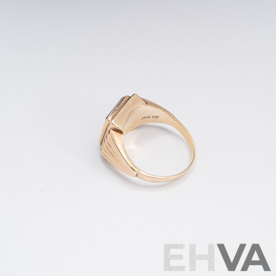 9ct Vintage Onyx & Diamond Mens Signet Ring, TDW 0.05ct, Size V, 6.65 Grams