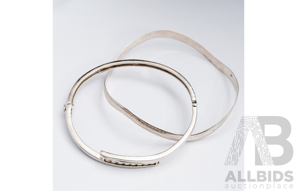 Sterling Silver Wave Bangle and Sterling Silver Hinged Cubic Zirconia Bangle, 26.0 Grams