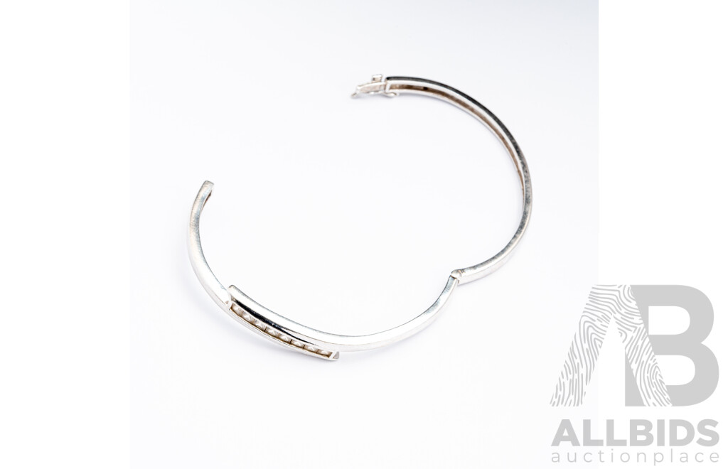 Sterling Silver Wave Bangle and Sterling Silver Hinged Cubic Zirconia Bangle, 26.0 Grams