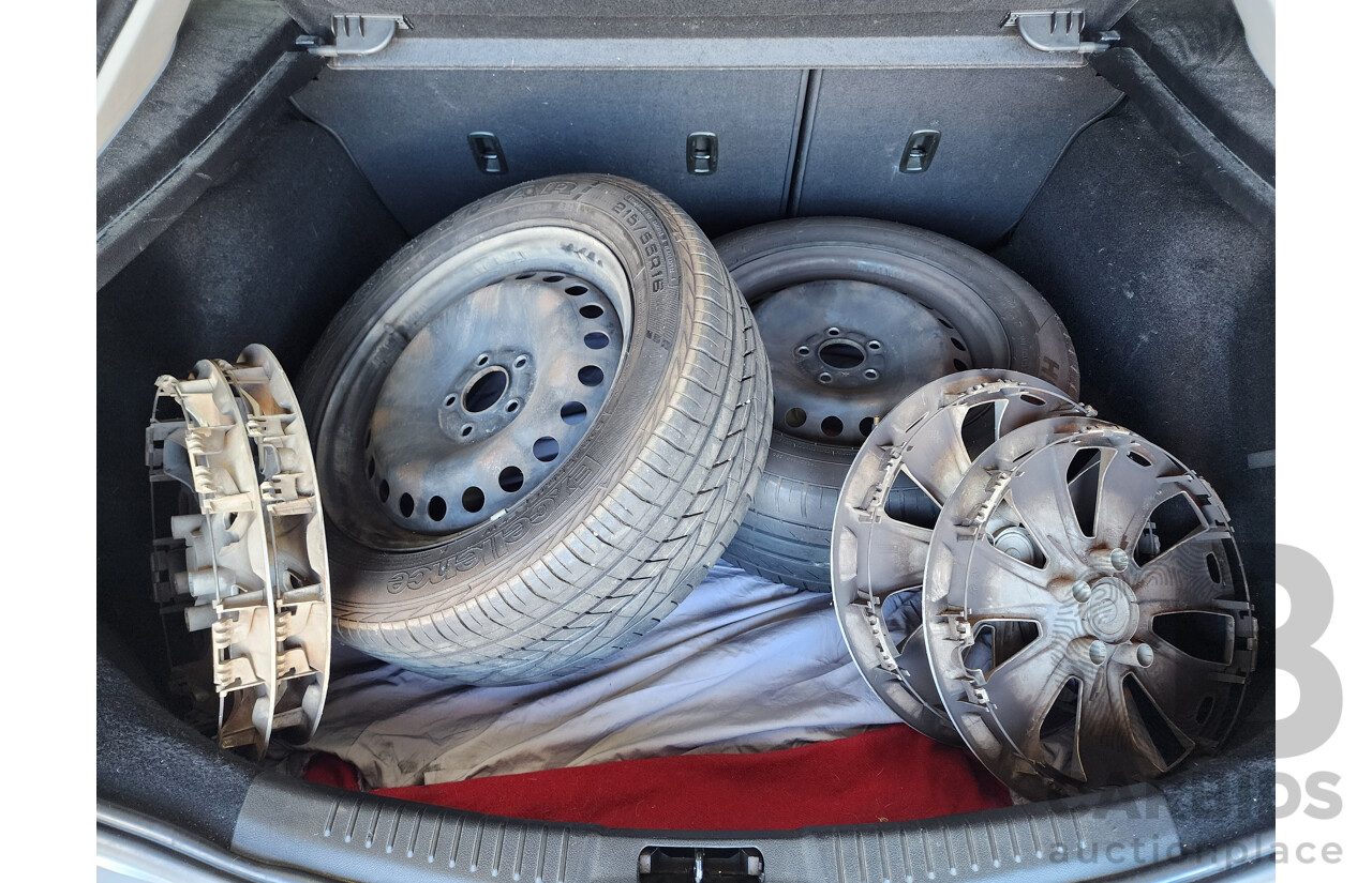 11/2010 Ford Mondeo LX TDCi MB 5d Hatchback Silver 2.0L