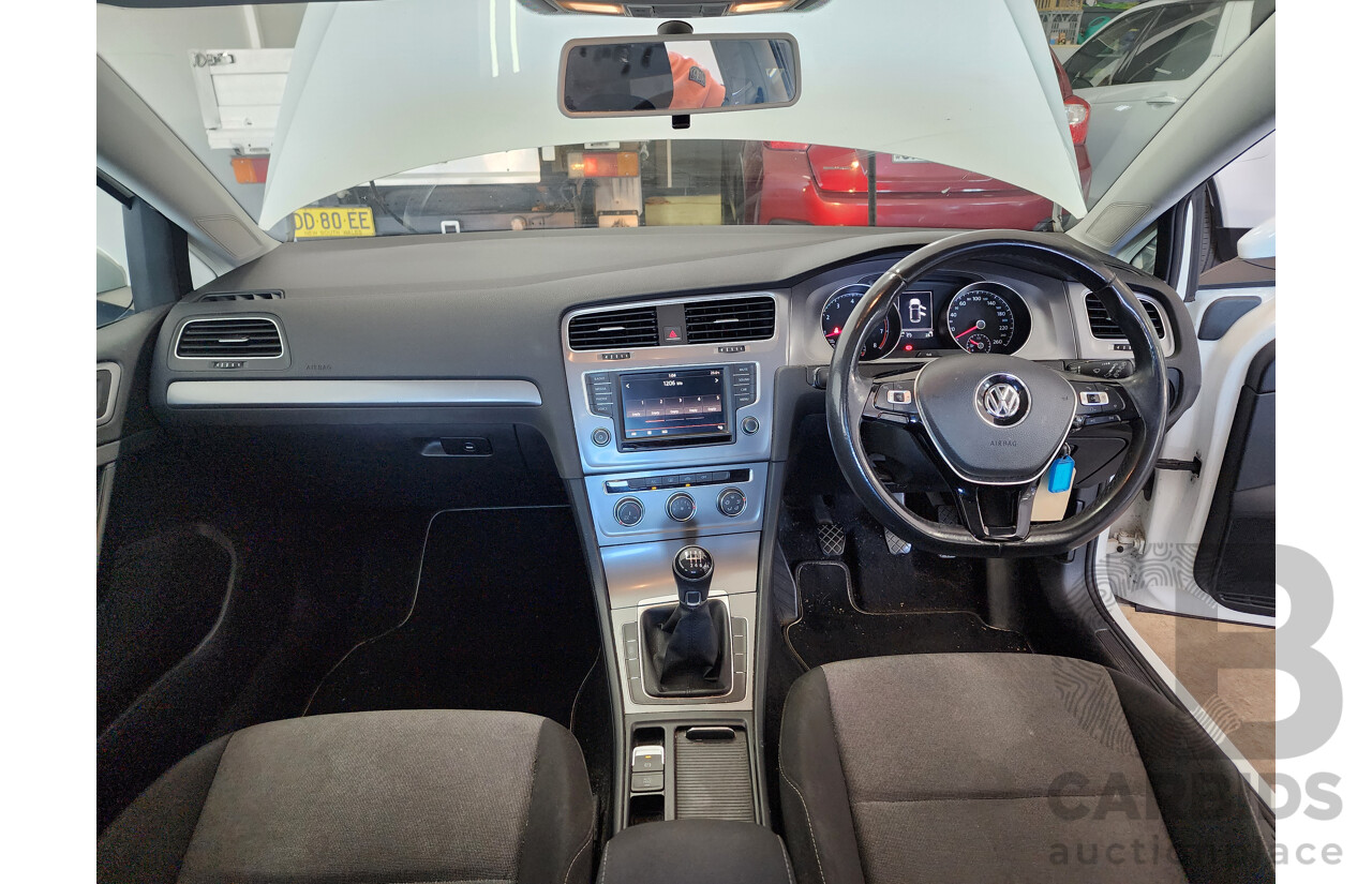 4/2016 Volkswagen Golf 92 TSI AU MY16 5d Hatchback White 1.4L