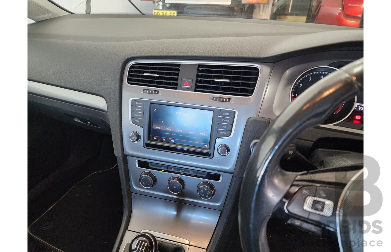 4/2016 Volkswagen Golf 92 TSI AU MY16 5d Hatchback White 1.4L