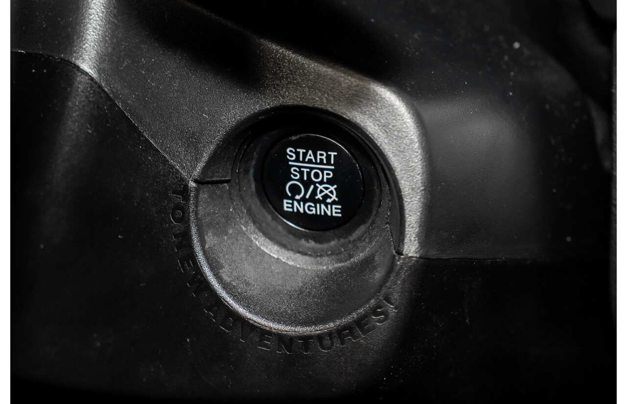 02/2016 Jeep Renegade LIMITED FWD BU 4D Wagon Black Turbo 1.4L