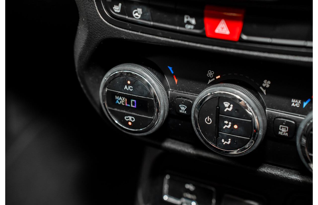 02/2016 Jeep Renegade LIMITED FWD BU 4D Wagon Black Turbo 1.4L