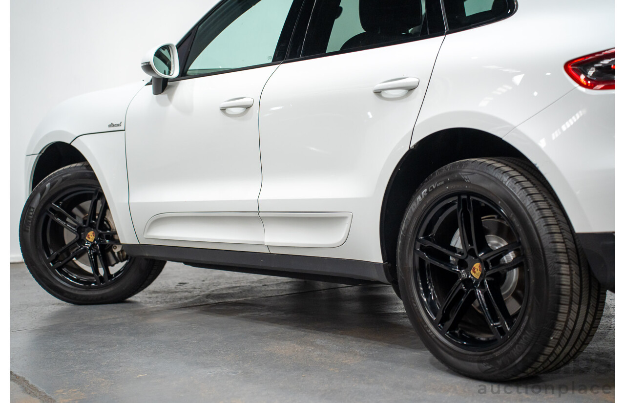 03/2015 Porsche Macan S DIESEL (AWD) MY15 4D Wagon White Turbo Diesel 3.0L