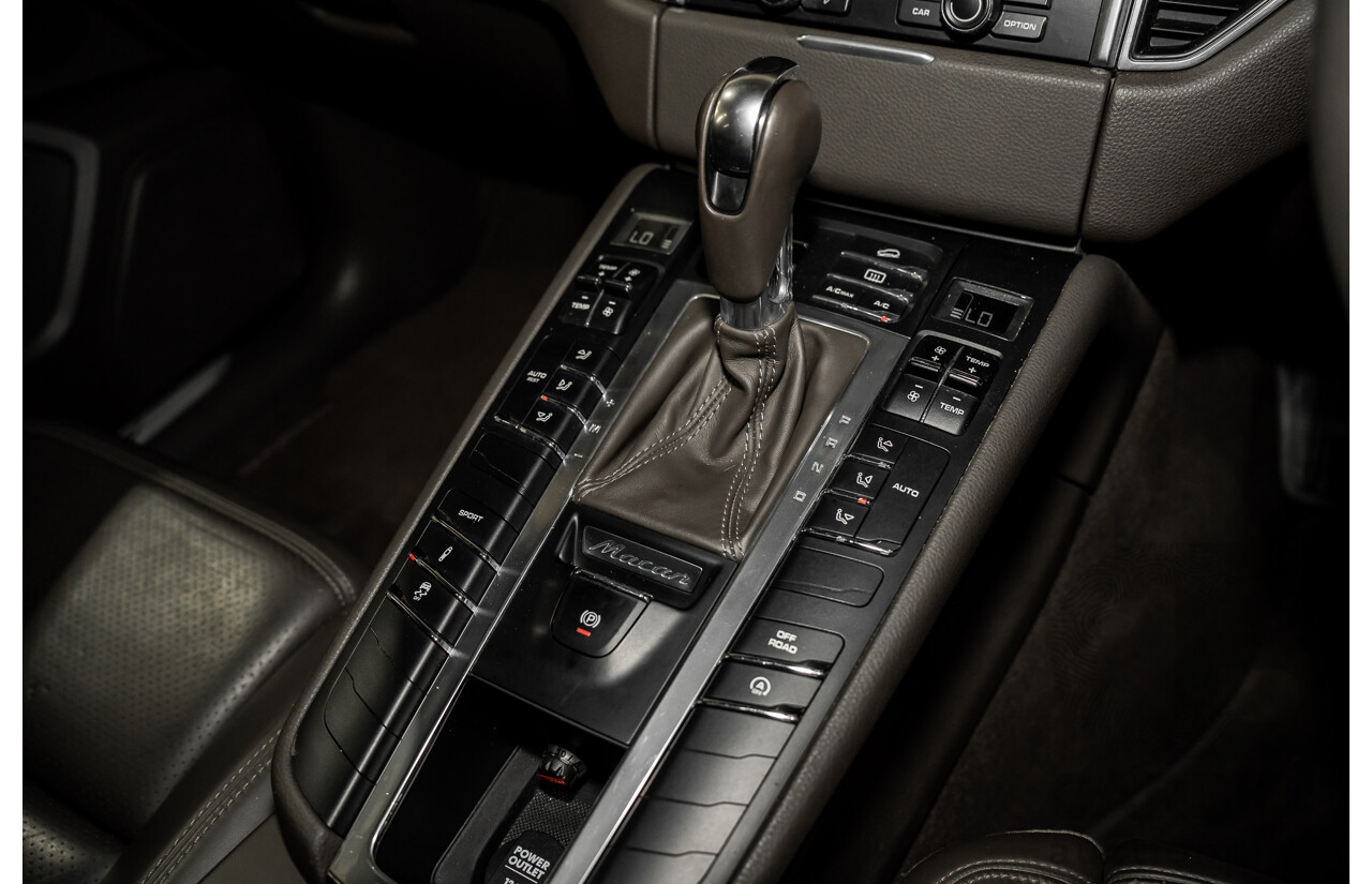 03/2015 Porsche Macan S DIESEL (AWD) MY15 4D Wagon White Turbo Diesel 3.0L