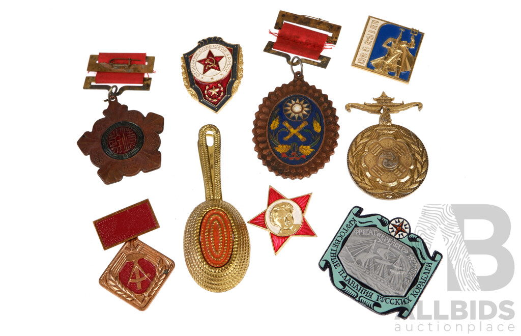 Good Collection VIntage & Other Foreign Military Badges and Medals