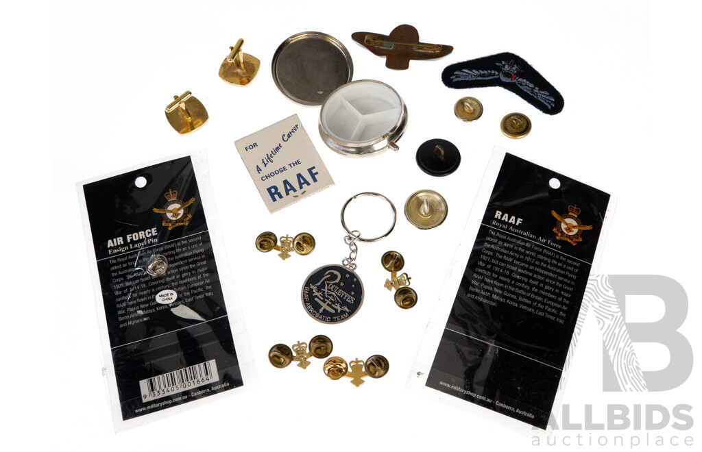 Collection RAAF Badges, Buttons and Associated Items