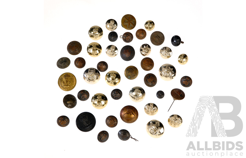 Good Collection Vintage Australian Military Copper and Brass Buttons
