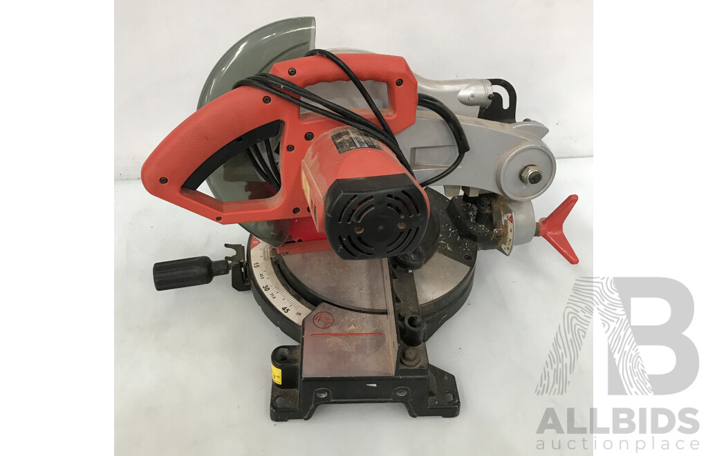 Maktec (MT230) 255mm Compound Mitre Saw