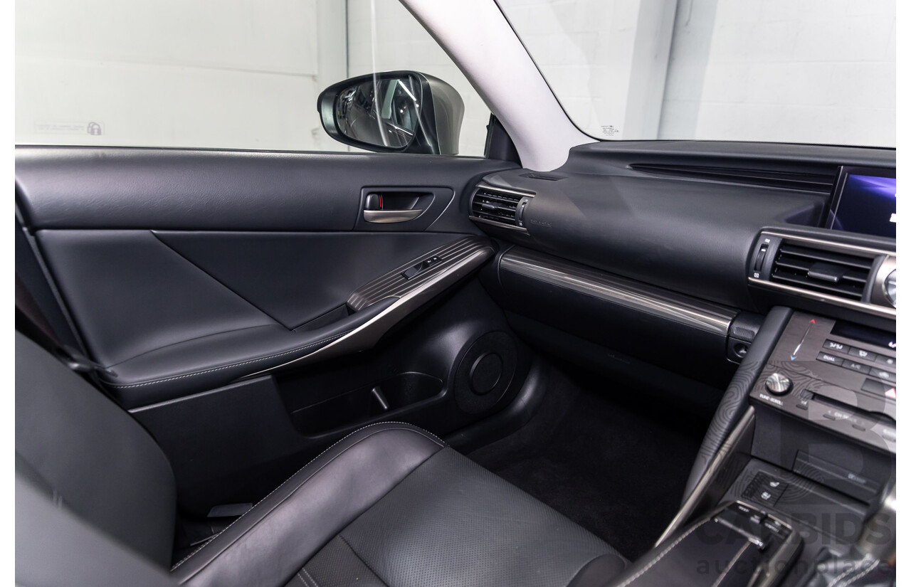 05/2019 Lexus IS300h Luxury Hybrid AVE30R (RWD) 4d Sedan Titanium Silver Metallic 2.5L - Hybrid