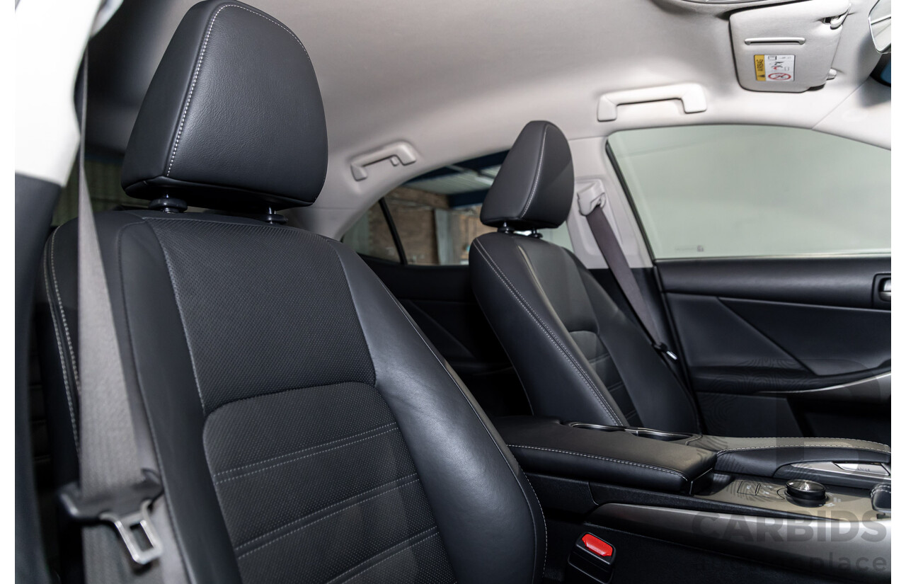 05/2019 Lexus IS300h Luxury Hybrid AVE30R (RWD) 4d Sedan Titanium Silver Metallic 2.5L - Hybrid