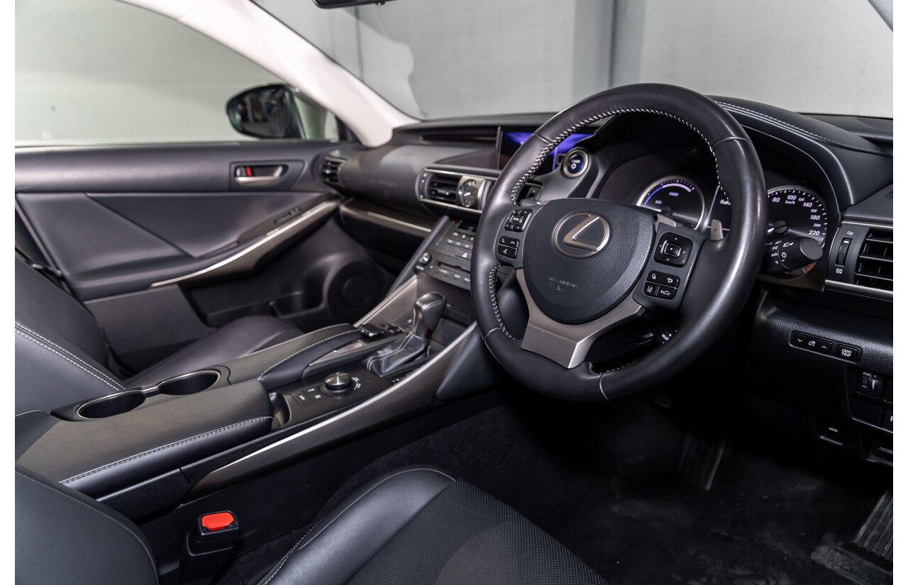 05/2019 Lexus IS300h Luxury Hybrid AVE30R (RWD) 4d Sedan Titanium Silver Metallic 2.5L - Hybrid