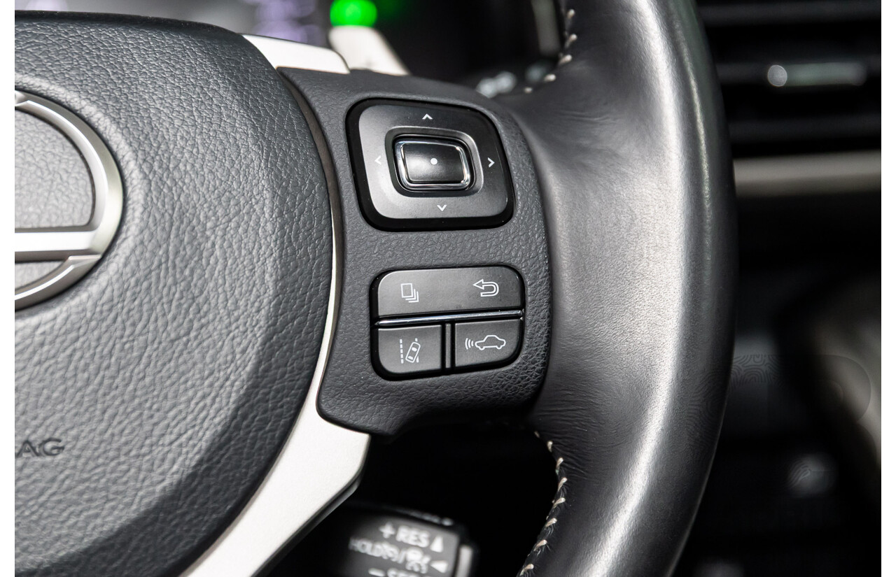 05/2019 Lexus IS300h Luxury Hybrid AVE30R (RWD) 4d Sedan Titanium Silver Metallic 2.5L - Hybrid