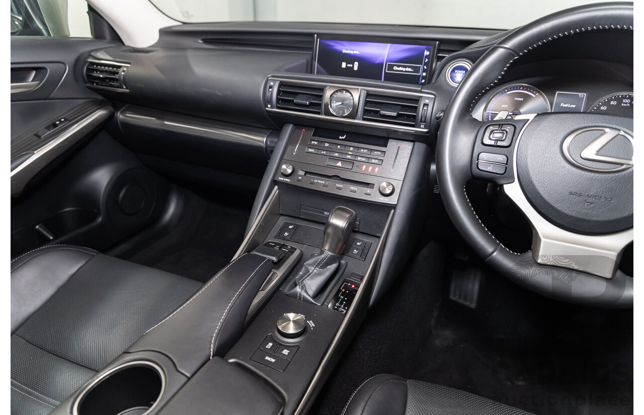 05/2019 Lexus IS300h Luxury Hybrid AVE30R (RWD) 4d Sedan Titanium Silver Metallic 2.5L - Hybrid