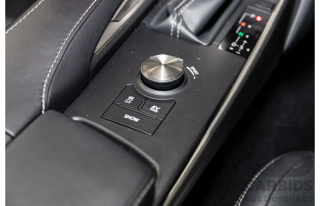 05/2019 Lexus IS300h Luxury Hybrid AVE30R (RWD) 4d Sedan Titanium Silver Metallic 2.5L - Hybrid