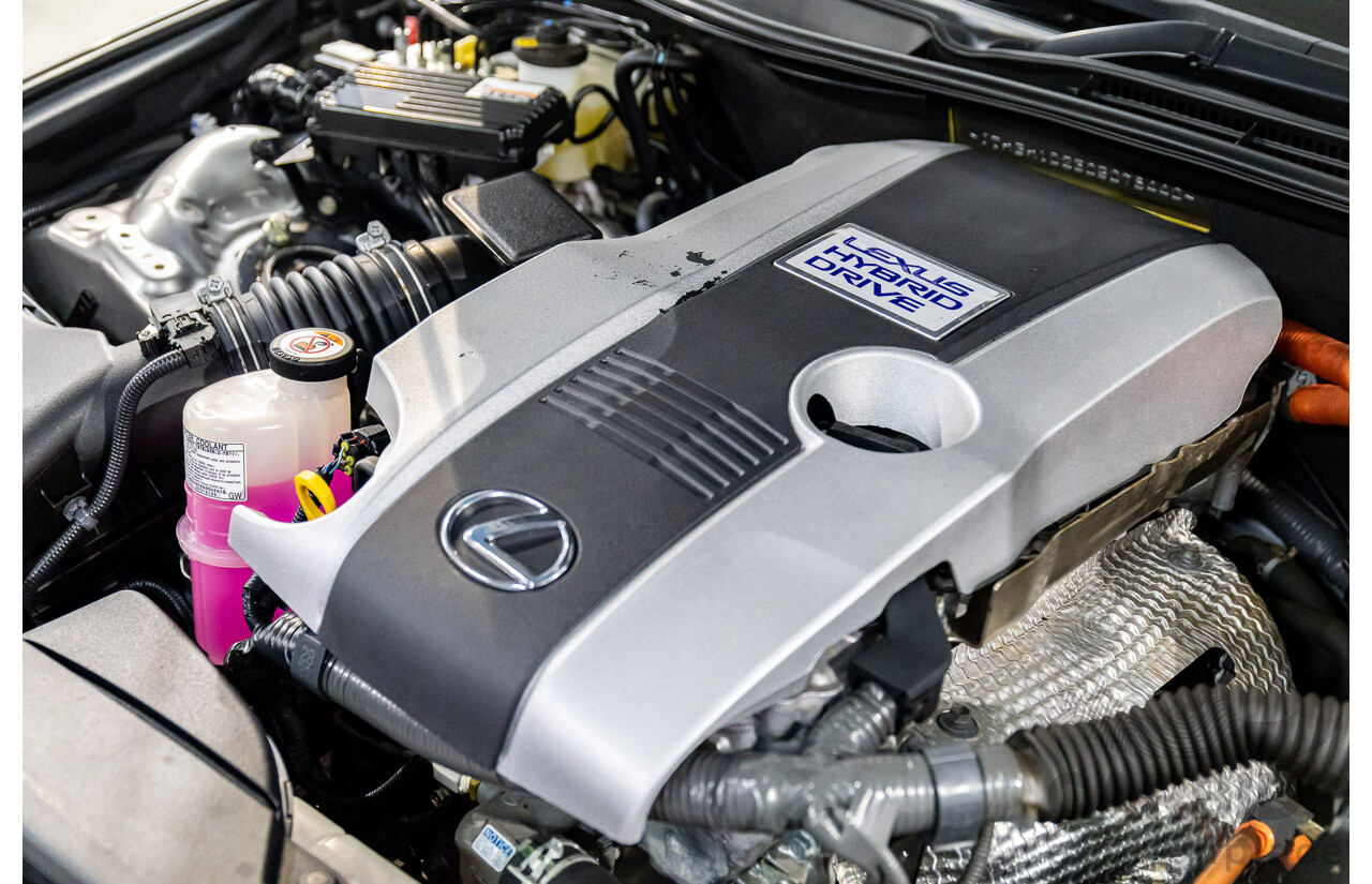 05/2019 Lexus IS300h Luxury Hybrid AVE30R (RWD) 4d Sedan Titanium Silver Metallic 2.5L - Hybrid