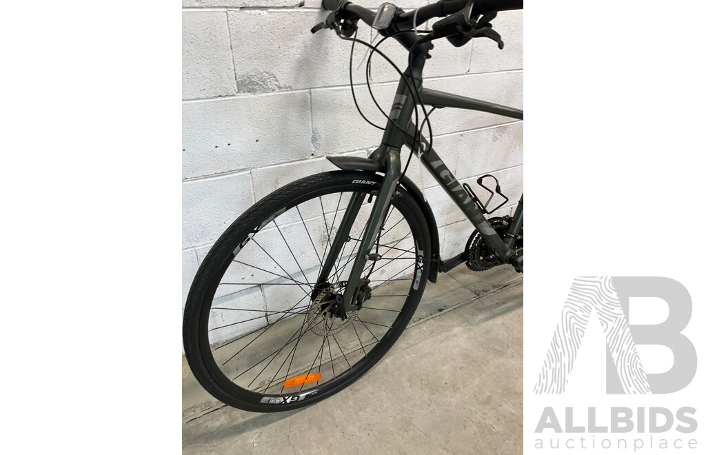 GIANT Cross City Road Bike Size M Asphalt Green - ORP $1199