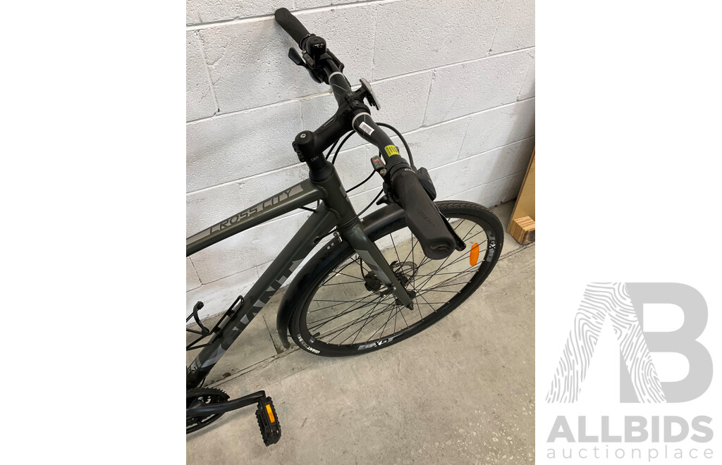 GIANT Cross City Road Bike Size M Asphalt Green  - ORP $1199