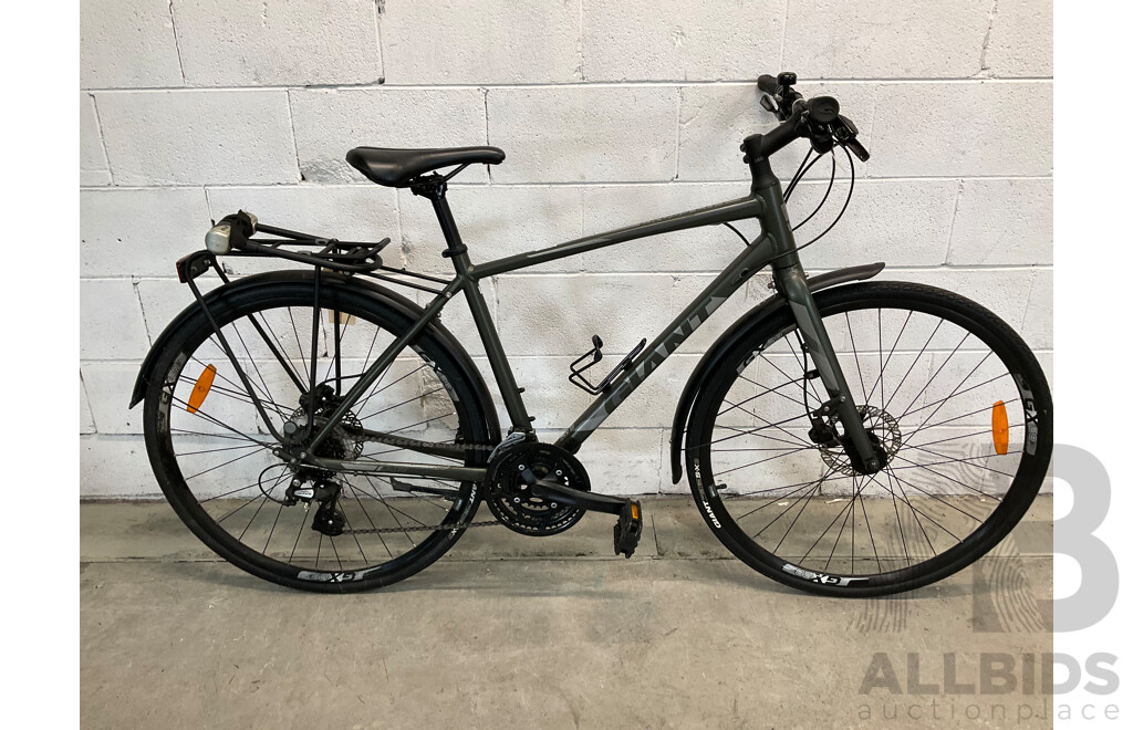 GIANT Cross City Road Bike Size M Asphalt Green  - ORP $1199