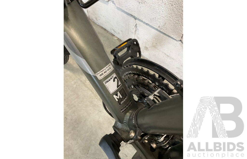 GIANT Cross City Road Bike Size M Asphalt Green  - ORP $1199