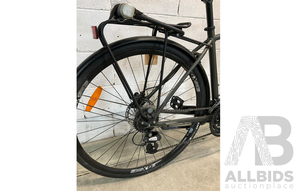 GIANT Cross City Road Bike Size M Asphalt Green  - ORP $1199