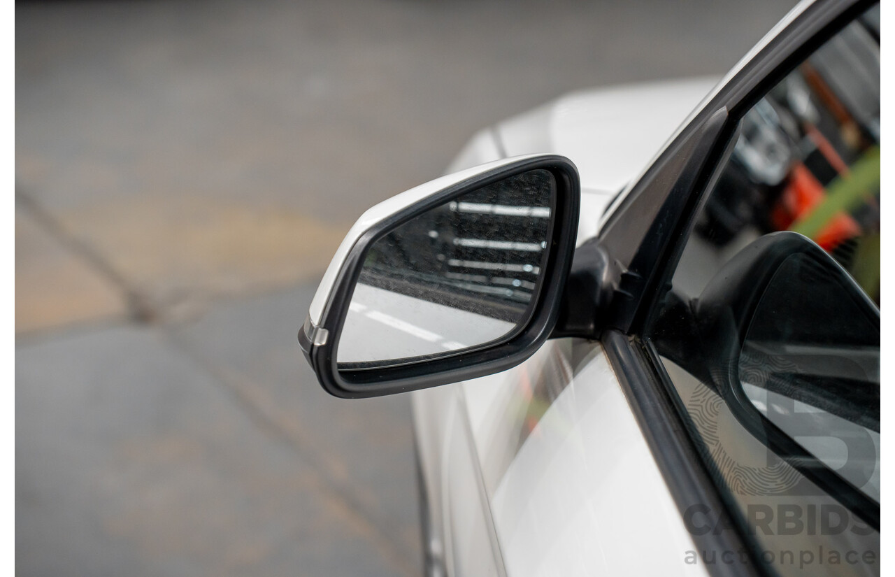 10/2014 BMW 116i SPORT LINE RWD F20 MY13 5D Hatchback White Turbo1.6L