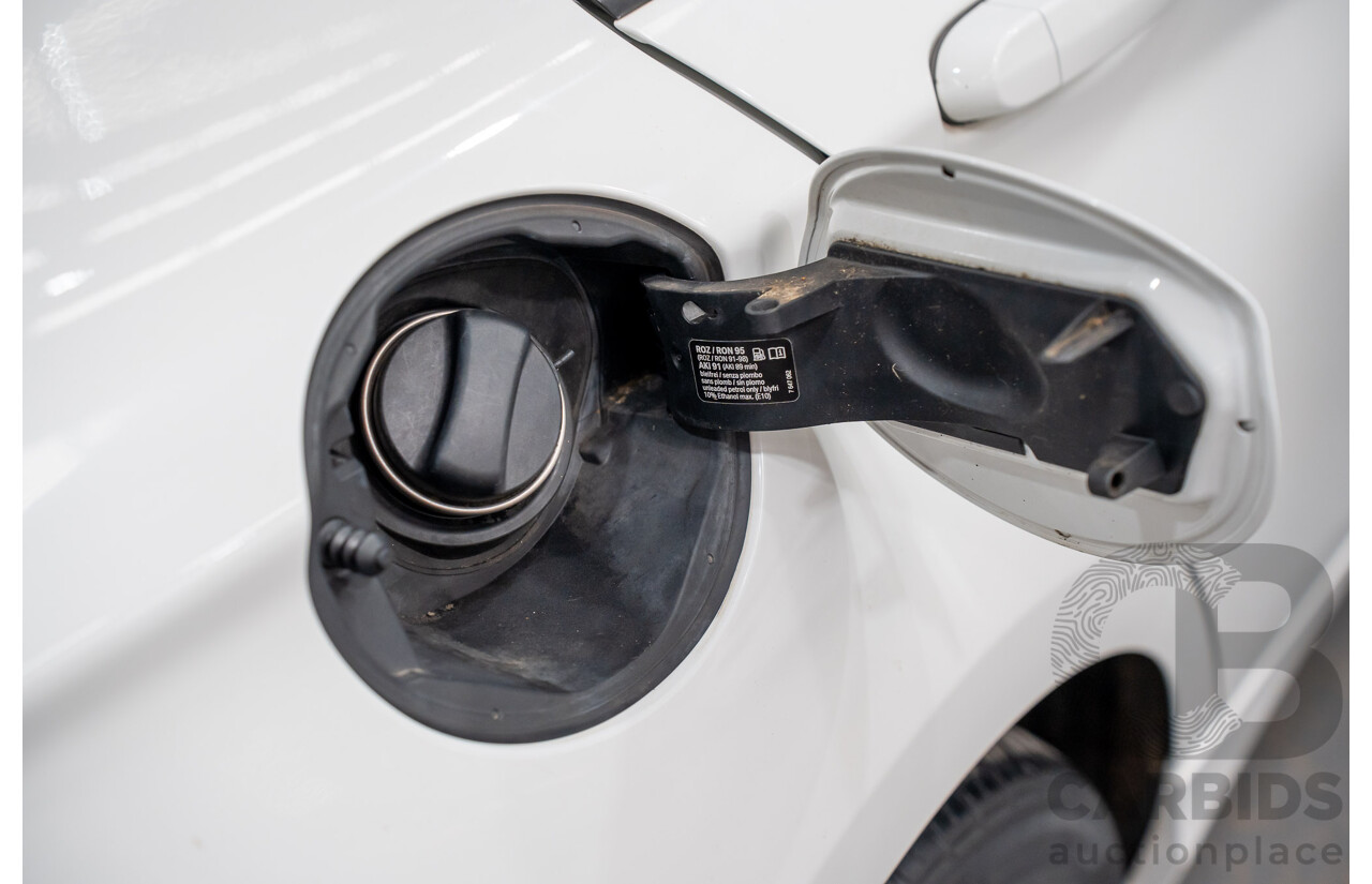 10/2014 BMW 116i SPORT LINE RWD F20 MY13 5D Hatchback White Turbo1.6L