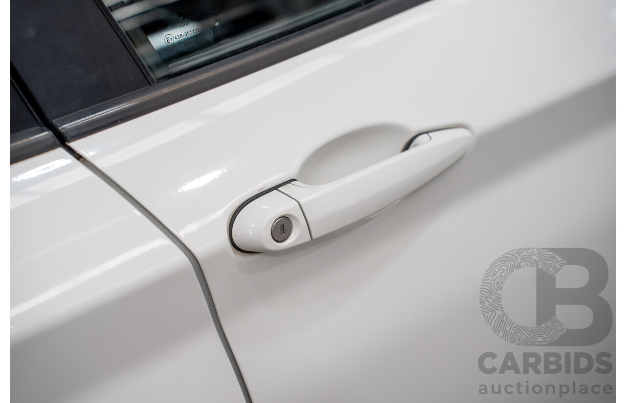 10/2014 BMW 116i SPORT LINE RWD F20 MY13 5D Hatchback White Turbo1.6L