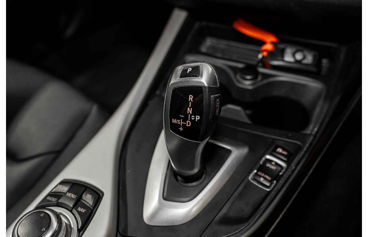 10/2014 BMW 116i SPORT LINE RWD F20 MY13 5D Hatchback White Turbo1.6L