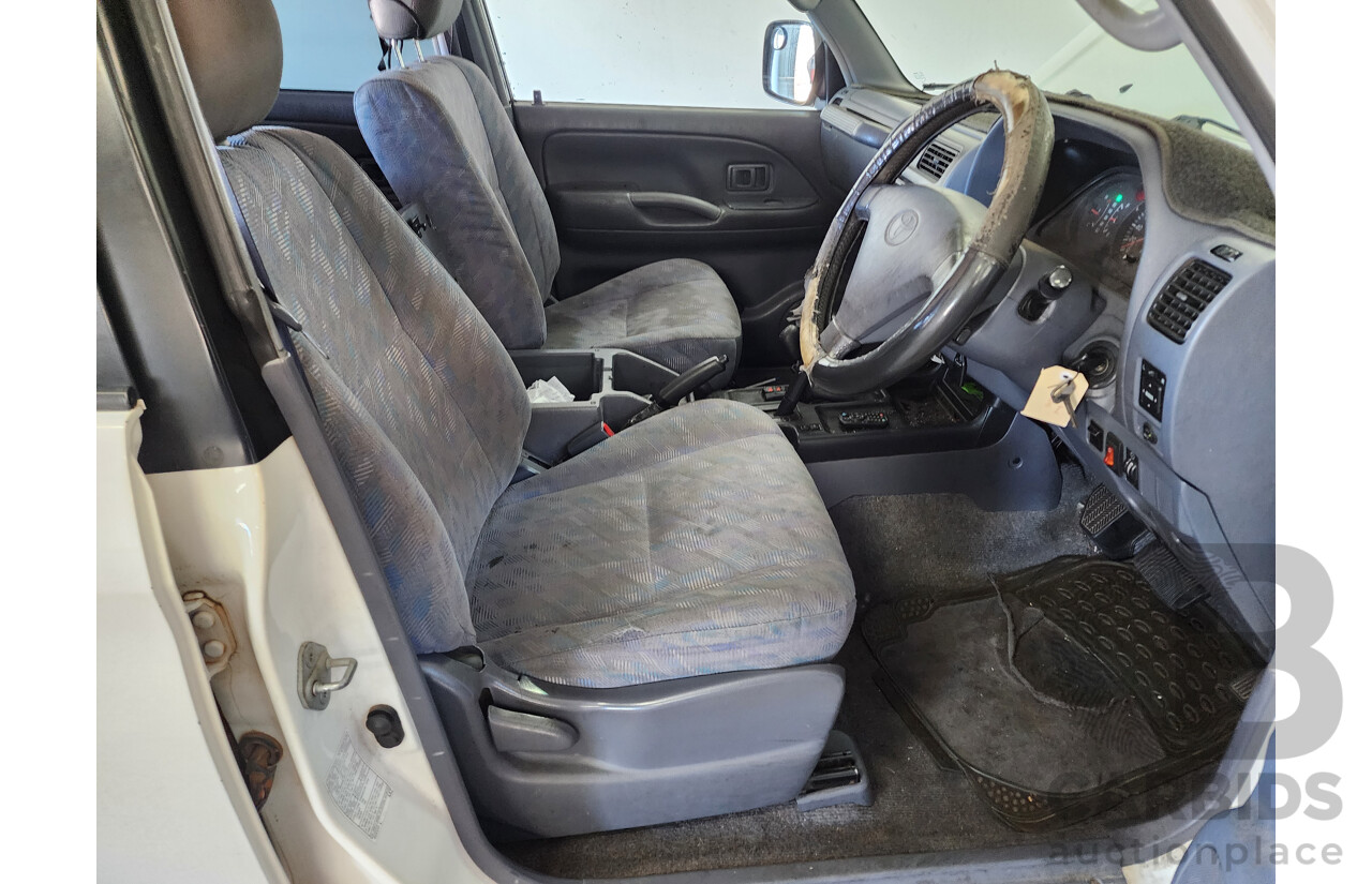 10/2001 Toyota Landcruiser Prado GXL (4x4) VZJ95R 4d Wagon White 3.4L