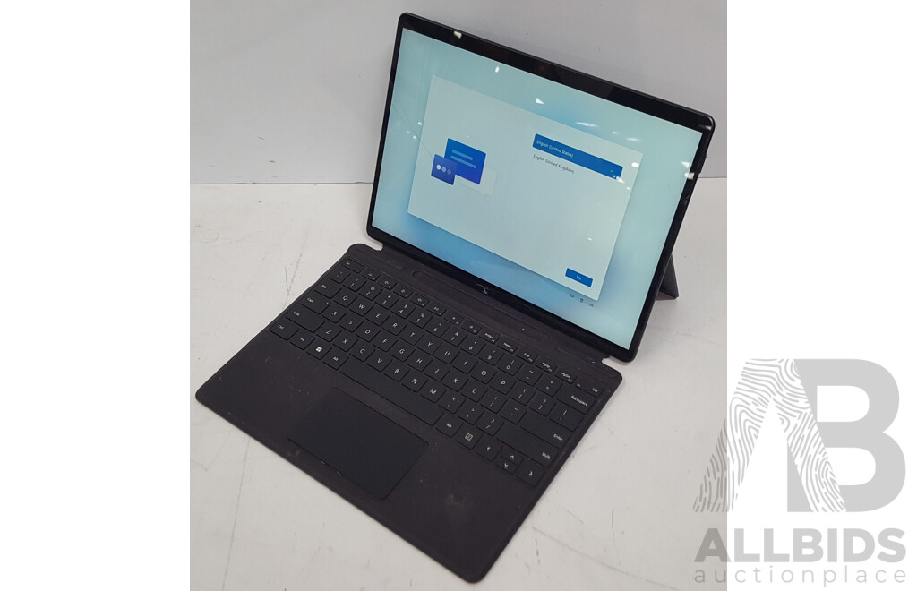 Microsoft (1983) Surface Pro 8 11th Gen Intel Core i7 (1185G7) 3.00GHz-4.80GHz 4-Core CPU 13-Inch Touchscreen Detachable Laptop w/ Power Supply