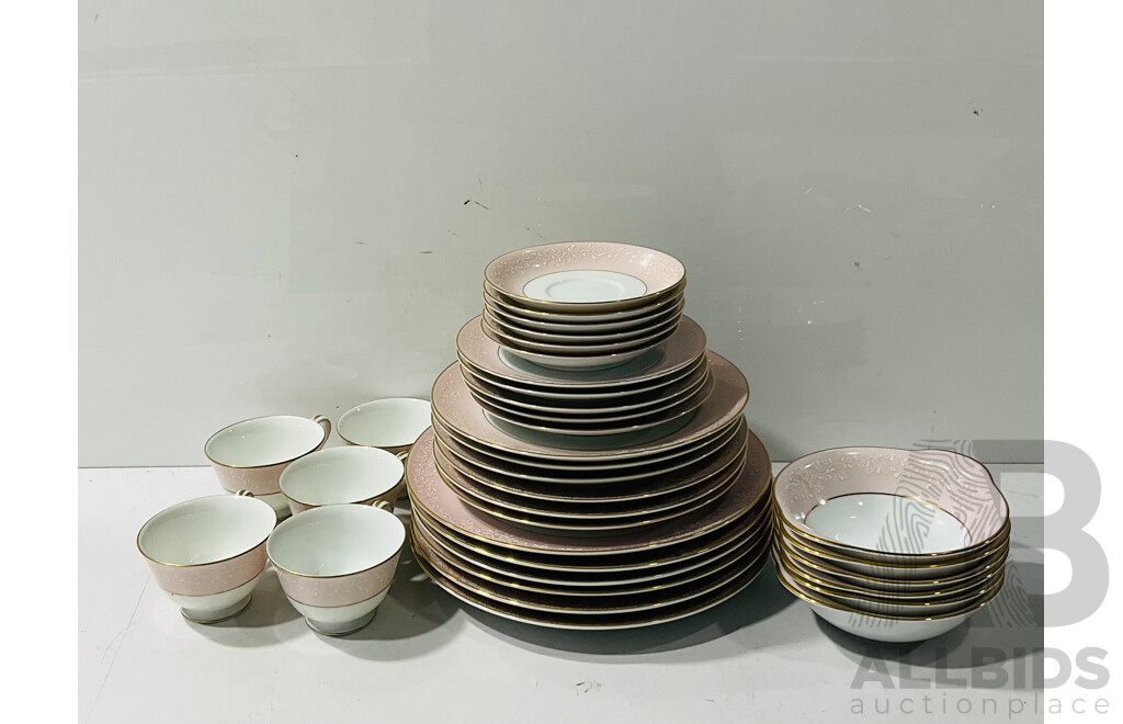 Retro Noritake Porcelain Dinner Service in Stratford Pattern